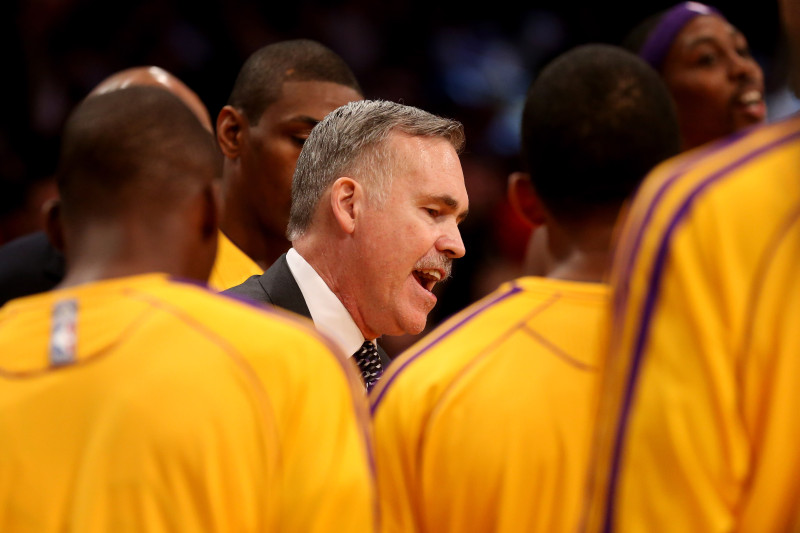 "Lakers" D'Antoni debijā izcīna uzvaru pār "Nets"
