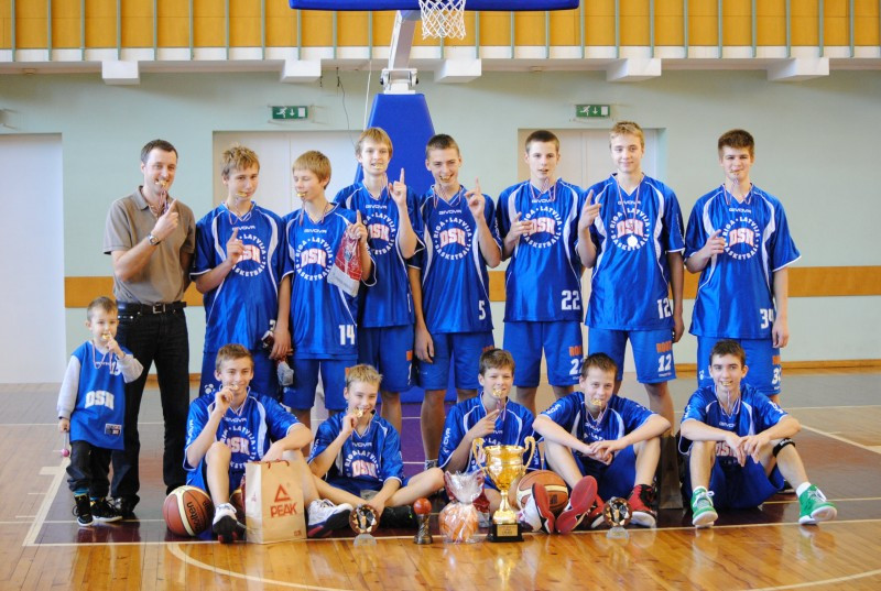 Latvijas jauniešiem izcils starts Čempionu kausa izcīņā