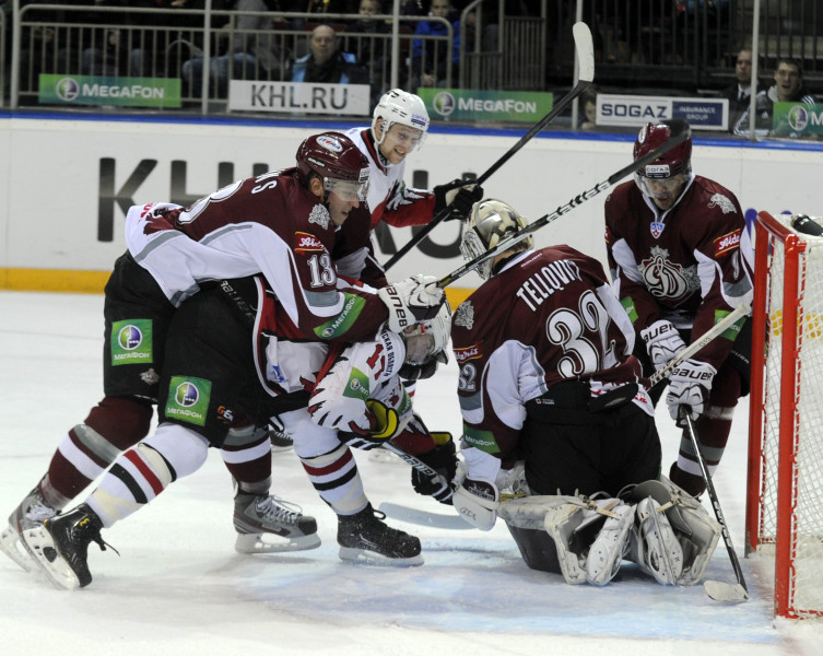 "Dinamo" pieveic spēcīgo "Avangard"