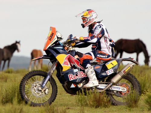 Saskrienoties ar govi, Dakaras rallija motociklu klases līderis zaudē pirmo vietu