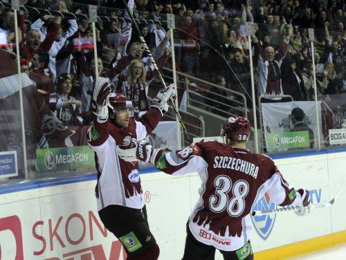 "Dinamo" uzņems KHL līderi SKA