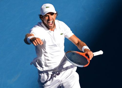 Šardī pārsteidz Del Potro, Federers izskolo Tomiku