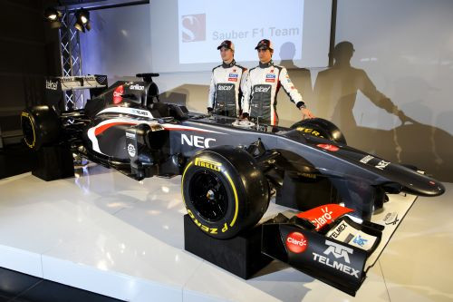 ''Sauber'' F1 komanda prezentē pelēcīgo ''C32'' modeli