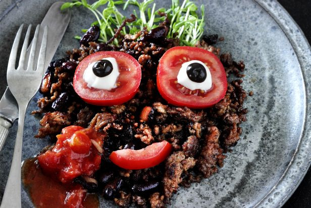 Aromātiskie liellopu gaļas un pupiņu salāti