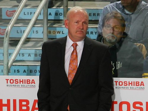 "Sabres" pēc 16 gadu darba atlaiž galveno treneri Lindiju Rafu