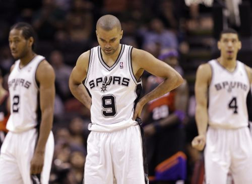 ''Spurs'' mēnesi bez Pārkera, ''Rockets'' vienojas ar Brūksu