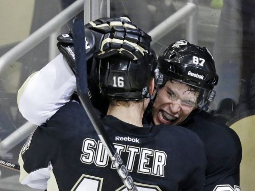 "Penguins" atspēlējas pret "Bruins" un izcīna sesto uzvaru pēc kārtas