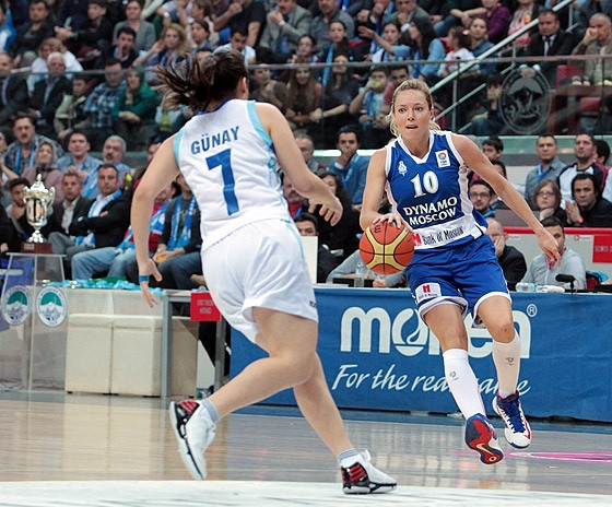Korstina šokē Turciju, Maskavas "Dinamo" izcīna Eiropas kausu