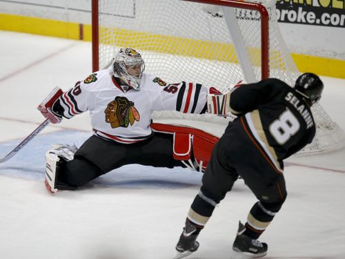 Selanē un Geclafs sekmē "Ducks" uzvaru pār NHL līderiem "Blackhawks"