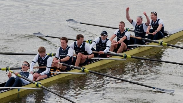 Slavenajā airēšanas duelī triumfē Oksfordas universitāte