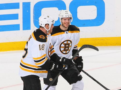 "Bruins" atstāj sausā "Sabres", "Ducks" zaudē papildlaikā