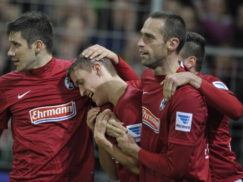 "Freiburg" uzvar un ielaužas Čempionu līgas zonā