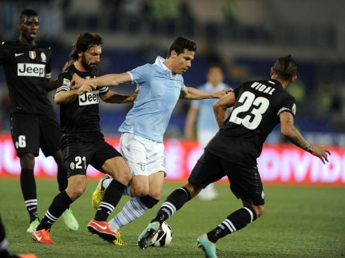 Vidala dublis nodrošina uzvaru "Juventus"