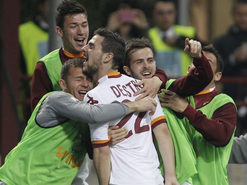 Itālijas kauss: Destro ieved "Roma" finālā