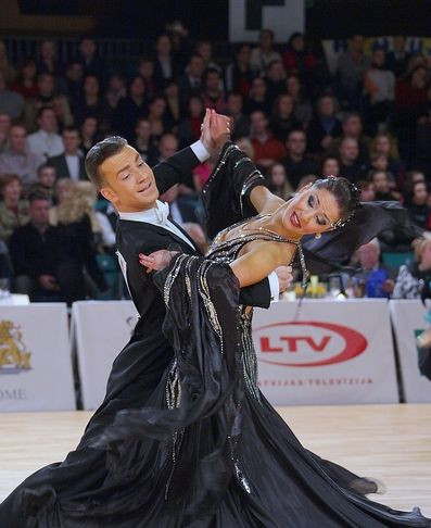 Eiropas čempionātā standartdejās abi Latvijas pāri ceturtdaļfinālā