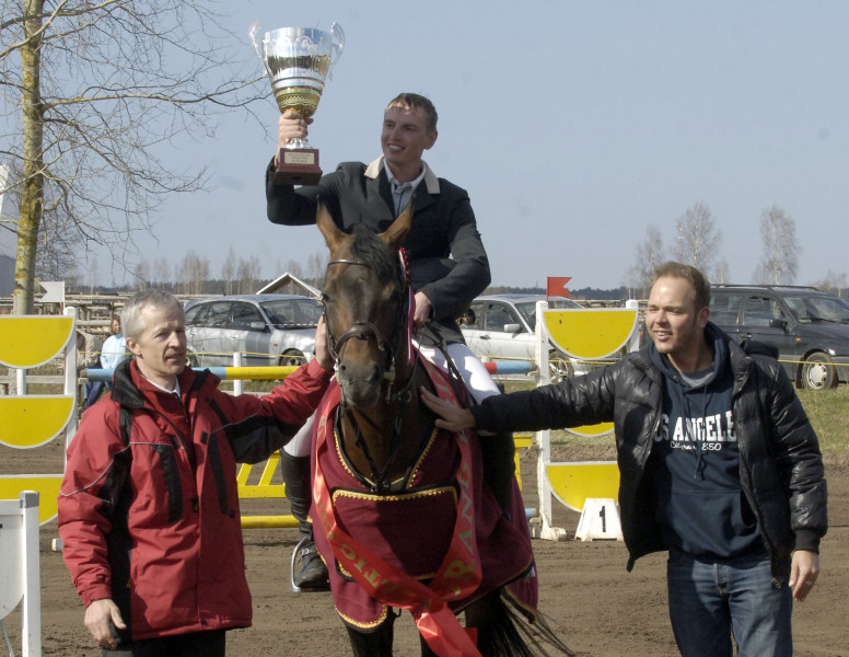 "Baltic Cup" sacensību Grand Prix maršrutā uzvar Latvijas jātnieks Šakurovs