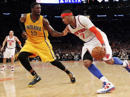 "Knicks" ar sagrāvi izlīdzina sēriju, panākums arī Memfisai