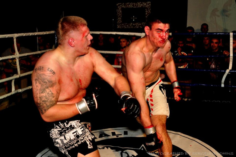 Oļegs Jemeļjanovs kļūst par Latvijas MMA smagsvaru čempionu