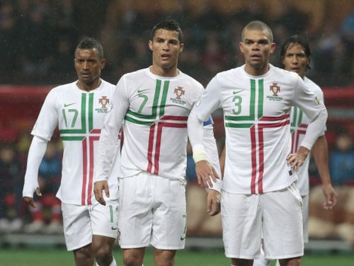 Eirofutbols: Portugālei revanša mačs pret Krieviju, itāļi viesojas Prāgā