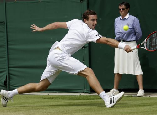 Gulbis Vimbldonu noslēdz ar bezcerīgu zaudējumu Verdasko