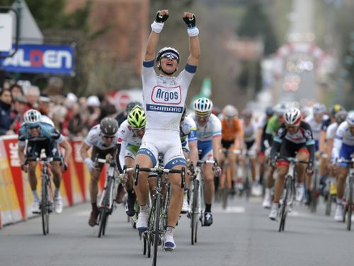 Kitels izcīna uzvaru "Tour de France" atklāšanas posmā, Smukulis 33.