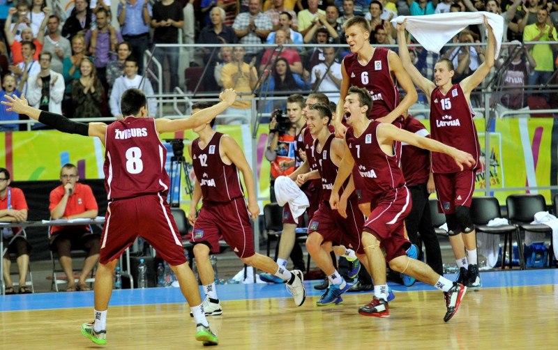 Parole: SARKANS. Atbalsti Latviju vēsturiskā spēlē par Eiropas medaļām!