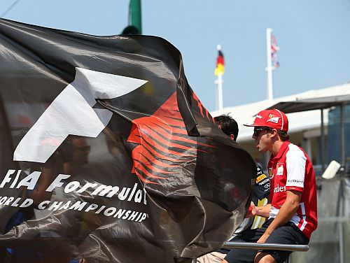 "Red Bull" sāk sarunas par Alonso nolīgšanu