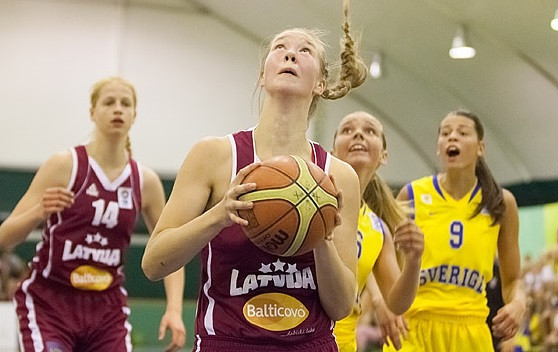 Dignai Strautmanei 21+11, Latvijas U16 izlase zaudē Horvātijai (+video)