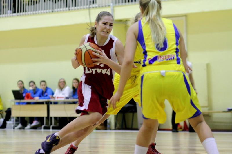 U16 izlase iemet 9 tālmetienus un trillerī zaudē Spānijai