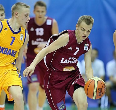 Latvijas kadeti 3.ceturtdaļā zaudē Lietuvai un spēlēs par 13.-16.vietu