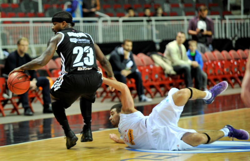 "VEF Rīga" galotnē salauž Maķedonijas čempionus