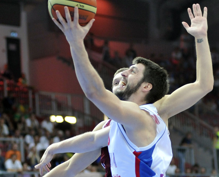 VEF pretiniece "Banvit" nolīgst konkurentu Roulendam