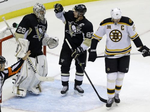 "Penguins" atriebjas "Bruins" par sakāvi izslēgšanas spēlēs