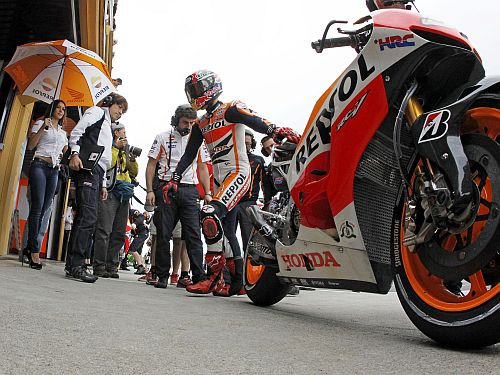Cīņu par MotoGP titulu no "pole position" sāks Markess