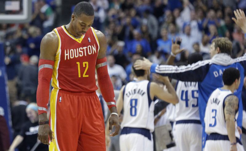 NBA soda Hovardu par bumbas iemešanu tribīnēs (video)