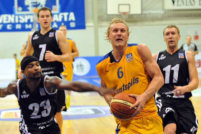 VEF dramatiskā galotnē izcīna laimīgu uzvaru Ventspilī