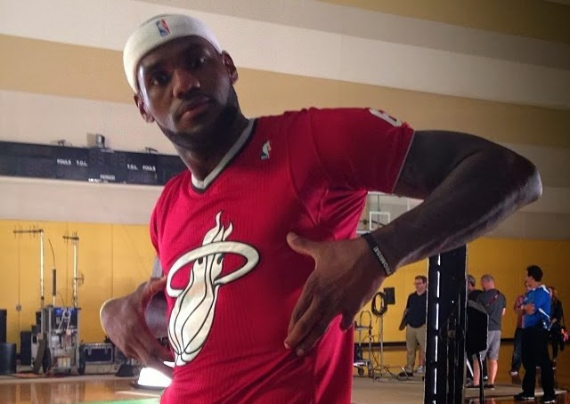 NBA basketbola faniem Ziemassvētkos dāvina piecas spēles