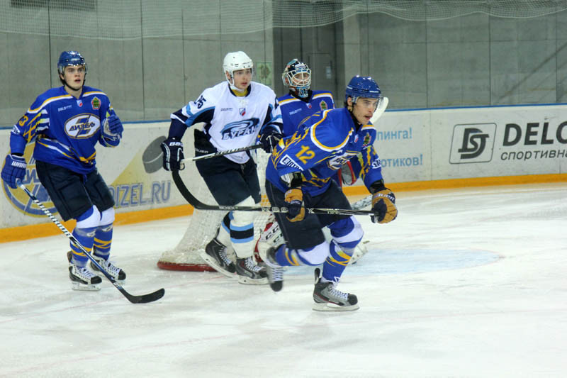 A.Ozoliņam piespēle un zaudējums VHL "play-off" mačā