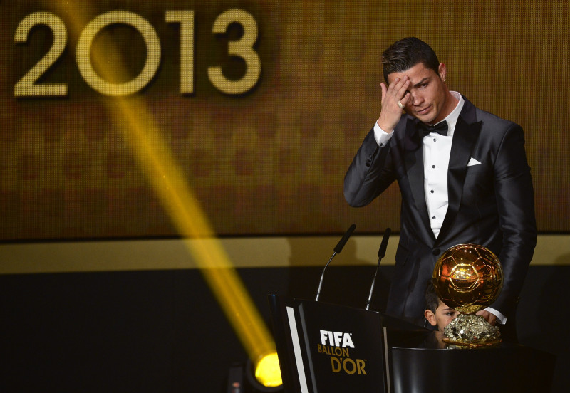 Ronaldu otro reizi karjerā saņem "Ballon d'Or"