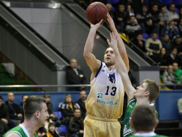 Strēlniekam 10+7+7, Valteram 10+9, Muižnieks sakauj Eiropas čempionu