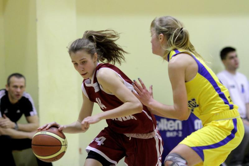 Silarāja flirtē ar "triple-double", Auderei debijā 24+9