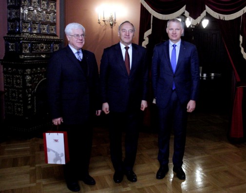 Latvijas prezidents: "Aicināšu turēt īkšķus par mūsu sportistiem Sočos"