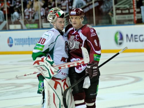"Dinamo" ar Ozoliņu pret "Ak Bars"