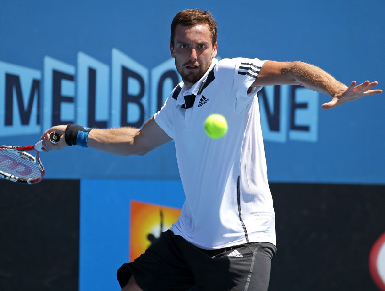 Gulbis pret sezonas labāko serves sargātāju Berdihu