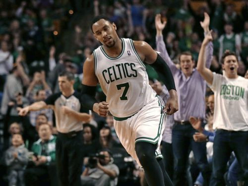 Nedēļas labākie spēlētāji NBA - Durents un "Celtics" centrs Salindžers