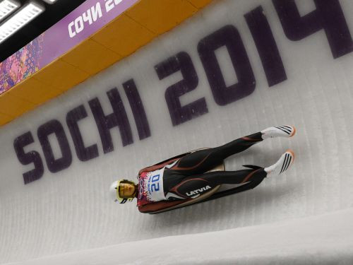 Soči, 4. diena. Izšķirošie braucieni kamaniņām, slēpotājiem sprints