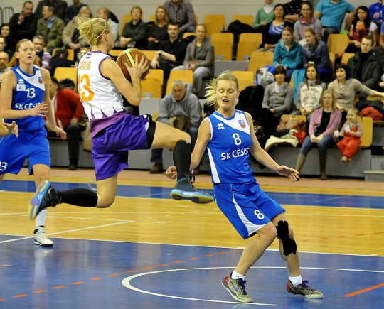 Kārkliņa bombardē Tallinas Universitāti