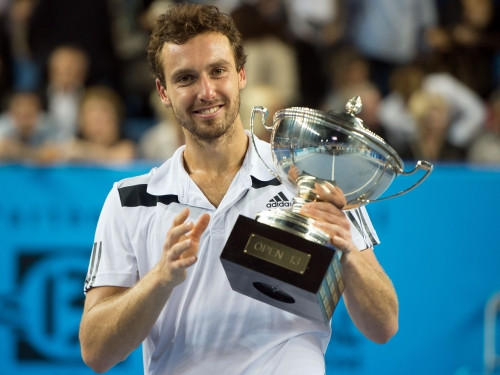 Gulbis turpina perfekto finālu bilanci un triumfē Marseļā