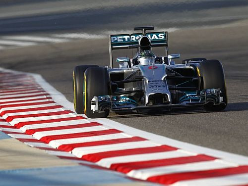 Hamiltons: "Šogad F1 sacīkstes noteikti ir vērts skatīties"