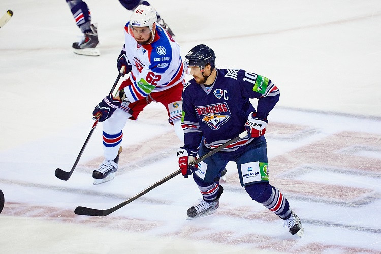"Metallurg" revanšējas "Lev" un izlīdzina rezultātu KHL finālsērijā